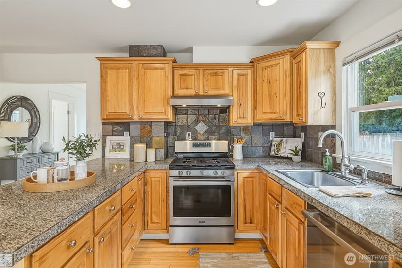 Property photo for 8115 12th Avenue SW, Seattle photo 9