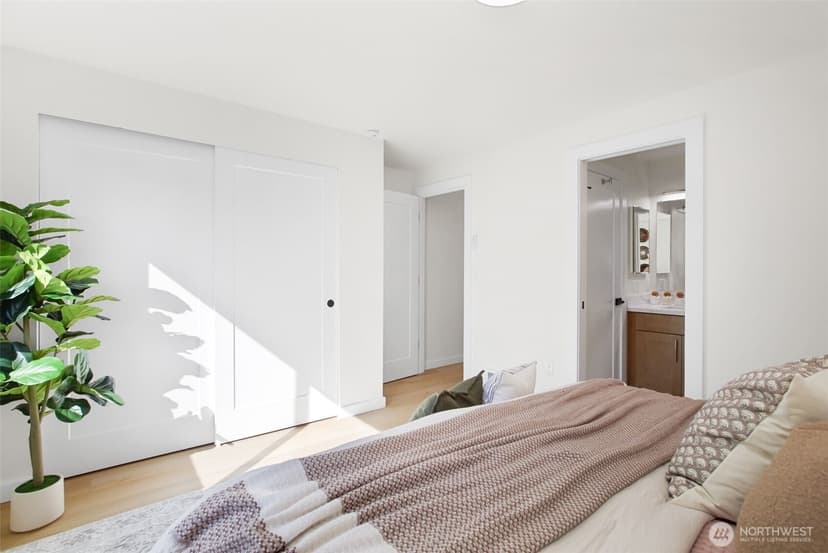 Property photo for 9751 Densmore Avenue N, Seattle photo 15