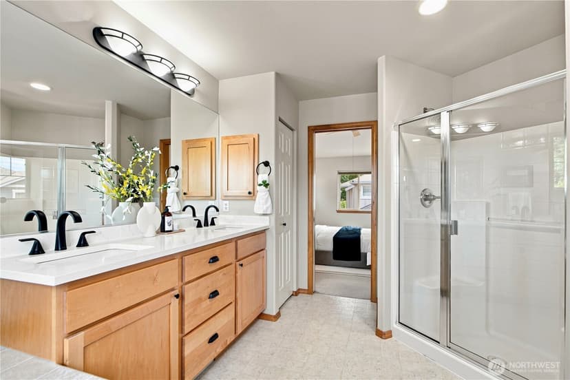 Property photo for 18007 81st Lane NE, Kenmore photo 20
