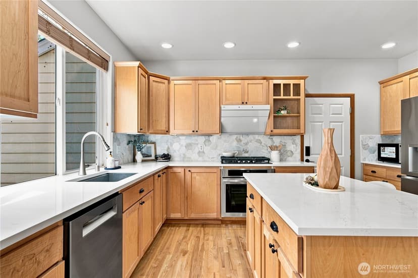 Property photo for 18007 81st Lane NE, Kenmore photo 10