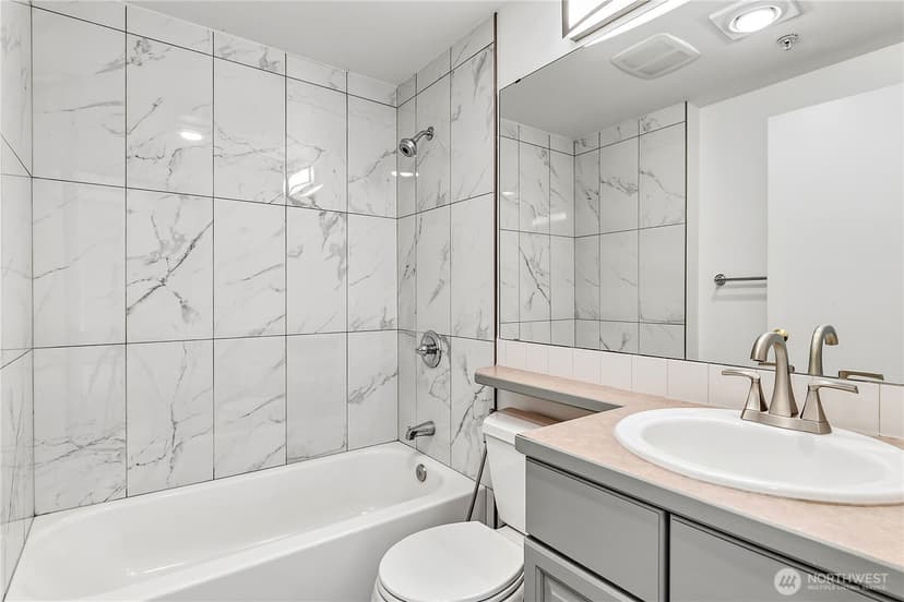 Property photo for 2805 NE 125th Street #204, Seattle photo 6