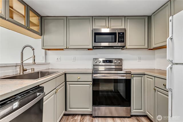 Property photo for 2805 NE 125th Street #204, Seattle photo 5