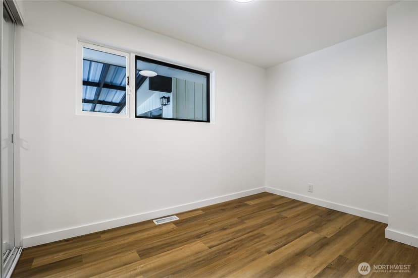 Property photo for 20224 1st Place S, Des Moines photo 17