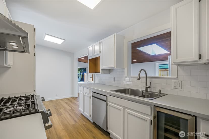 Property photo for 20224 1st Place S, Des Moines photo 9