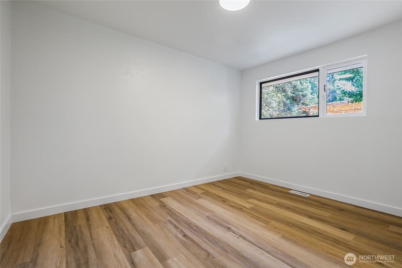 Property photo for 20224 1st Place S, Des Moines photo 15