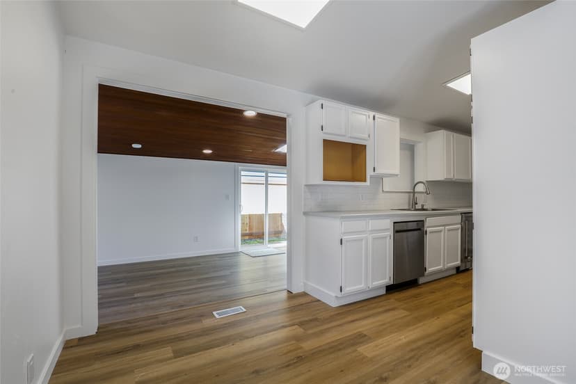 Property photo for 20224 1st Place S, Des Moines photo 7