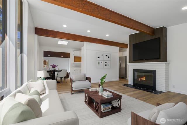Property photo for 20224 1st Place S, Des Moines photo 2