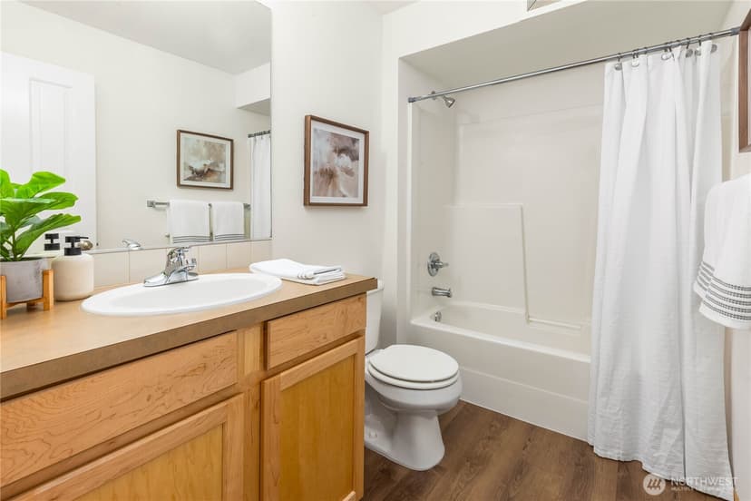 Property photo for 1981 24th Avenue NE #202, Issaquah photo 16