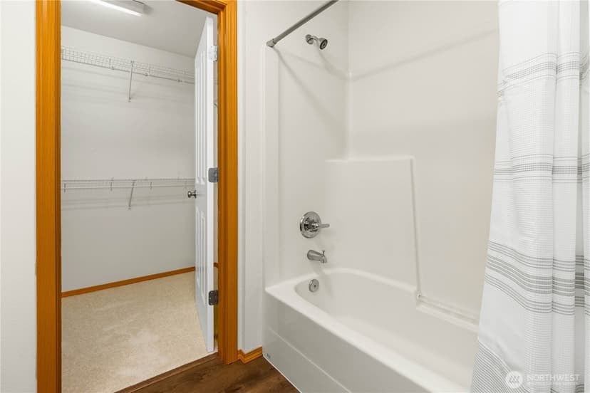 Property photo for 1981 24th Avenue NE #202, Issaquah photo 17