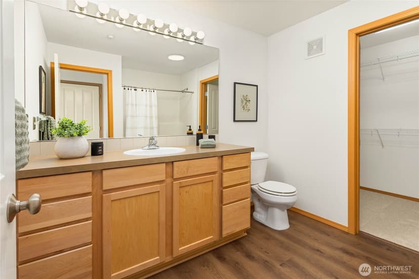 Property photo for 1981 24th Avenue NE #202, Issaquah photo 13