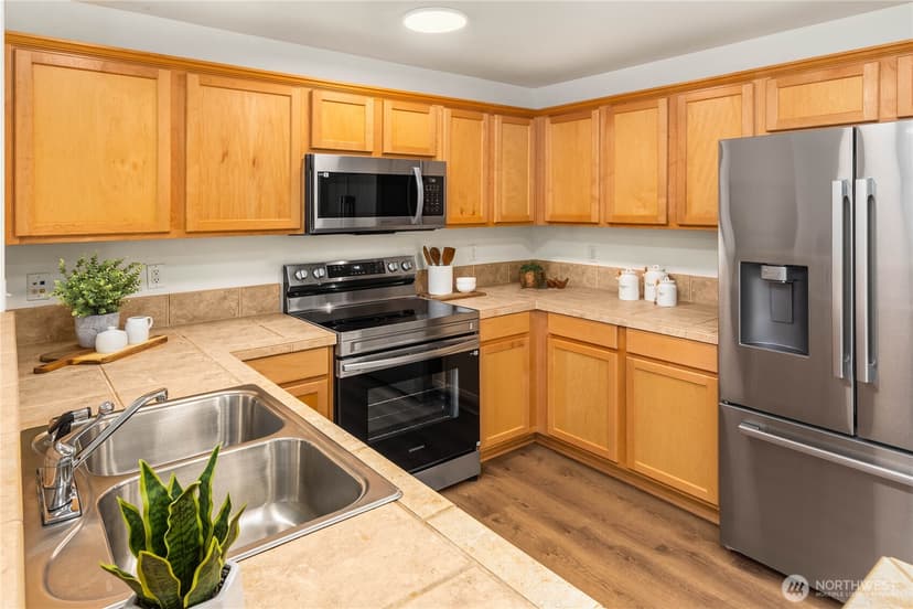 Property photo for 1981 24th Avenue NE #202, Issaquah photo 9