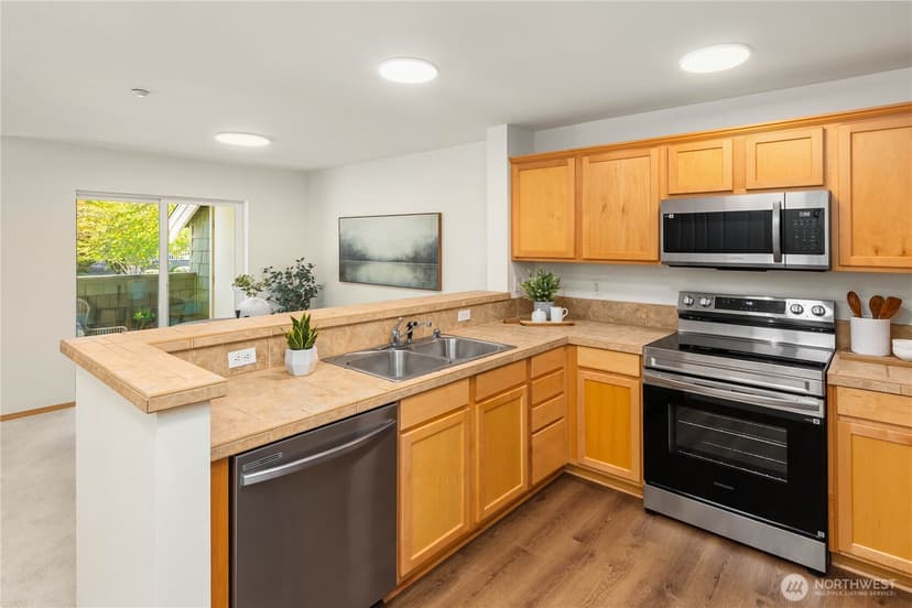 Property photo for 1981 24th Avenue NE #202, Issaquah photo 8