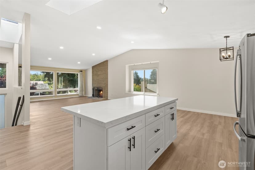 Property photo for 10020 100th Avenue SW, Lakewood photo 14