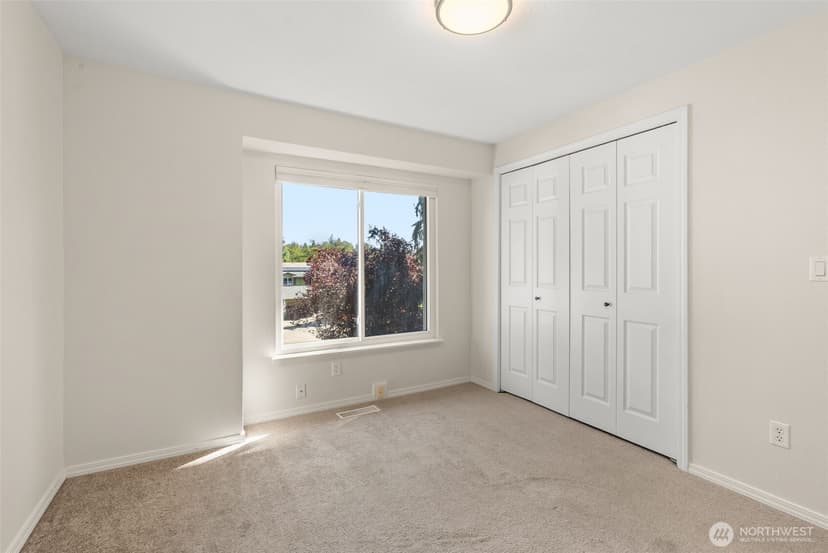 Property photo for 10020 100th Avenue SW, Lakewood photo 27