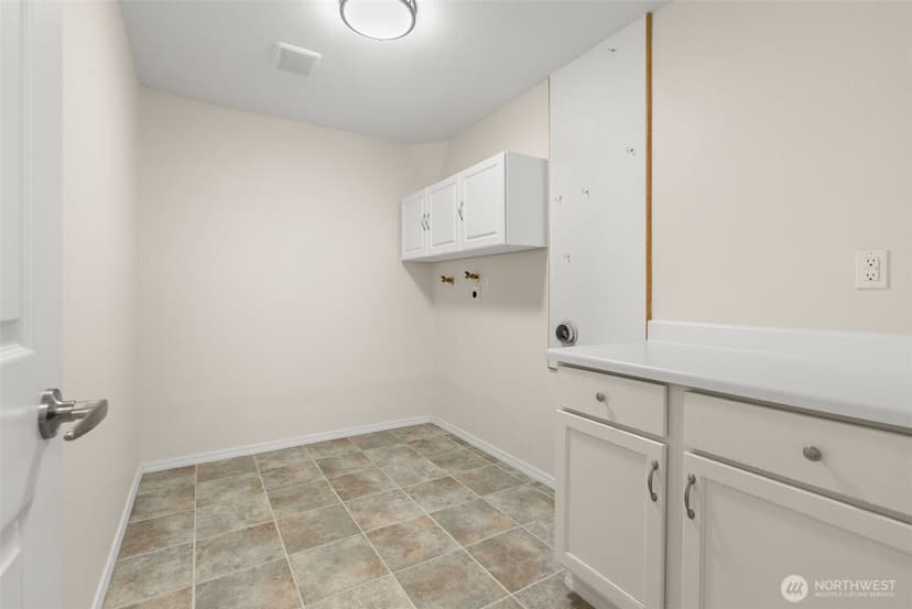 Property photo for 10020 100th Avenue SW, Lakewood photo 31