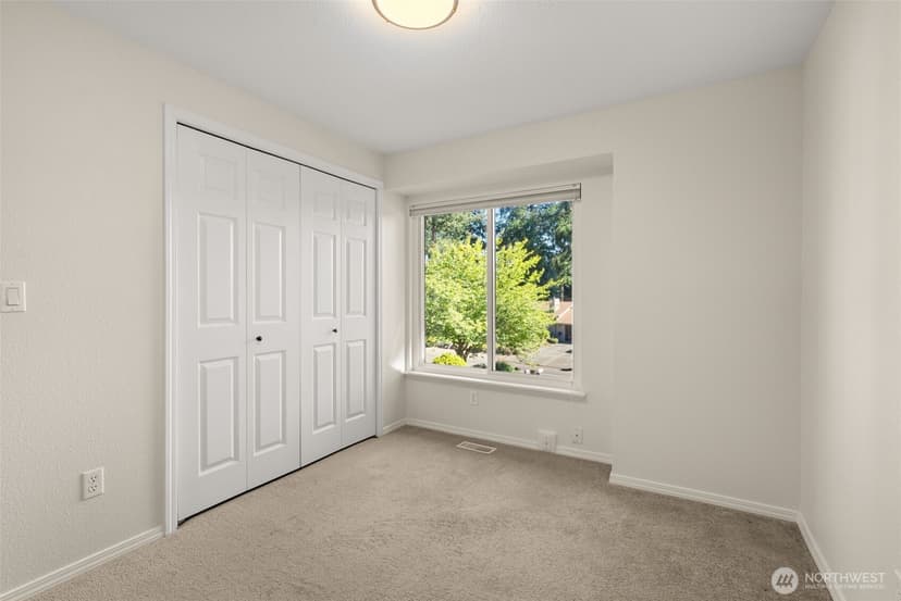 Property photo for 10020 100th Avenue SW, Lakewood photo 24