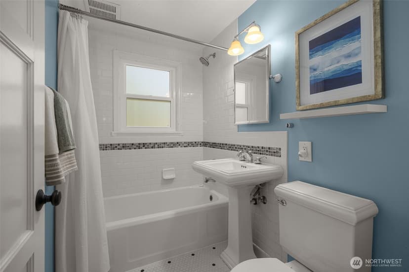 Property photo for 8039 40th Avenue NE, Seattle photo 12