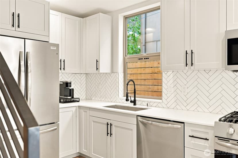 Property photo for 1118 16th Avenue #B, Seattle photo 14