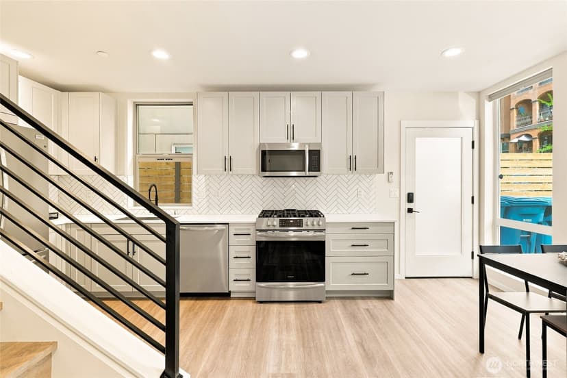 Property photo for 1118 16th Avenue #B, Seattle photo 13