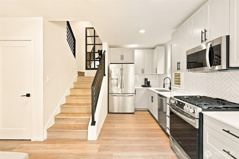 Property photo for 1118 16th Avenue #B, Seattle photo 11