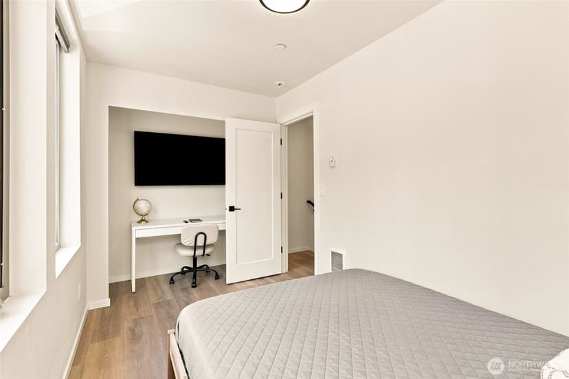 Property photo for 1118 16th Avenue #B, Seattle photo 16
