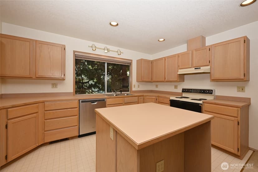 Property photo for 4407 30th Avenue W, Seattle photo 9