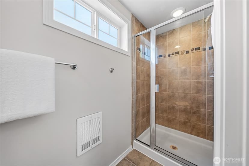 Property photo for 12325 10th Place NE #D, Seattle photo 22