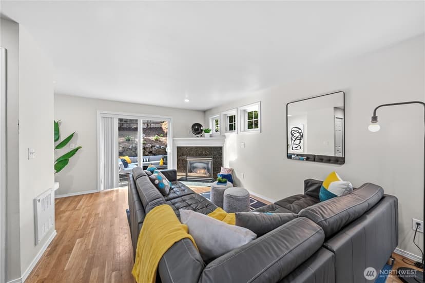 Property photo for 12325 10th Place NE #D, Seattle photo 4