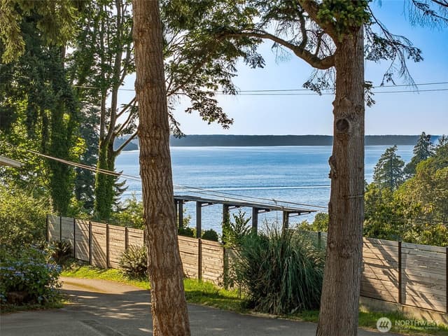 Property photo for 25657 Marine View Drive S, Des Moines photo 2
