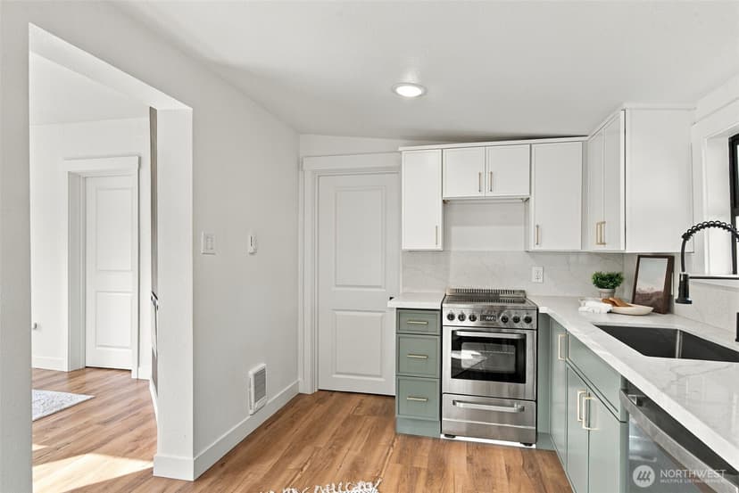 Property photo for 813 SE 2nd Street, Auburn photo 6
