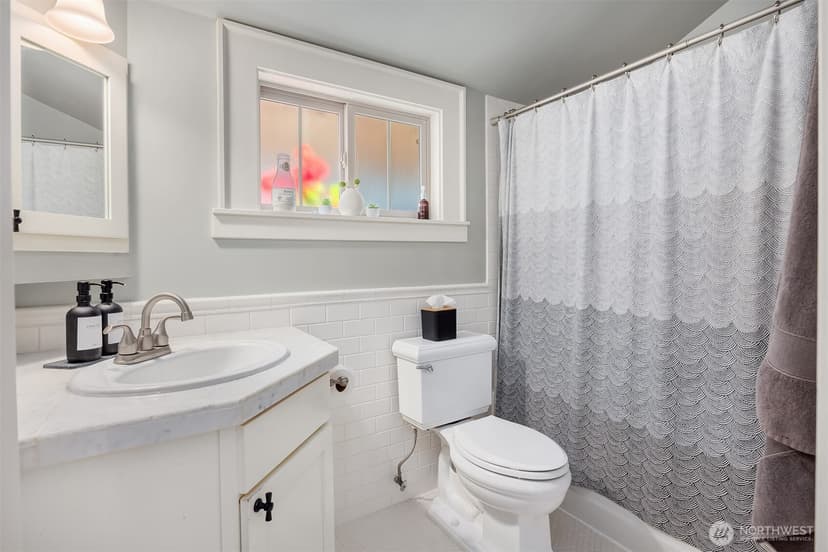 Property photo for 43 W Etruria, Seattle photo 9