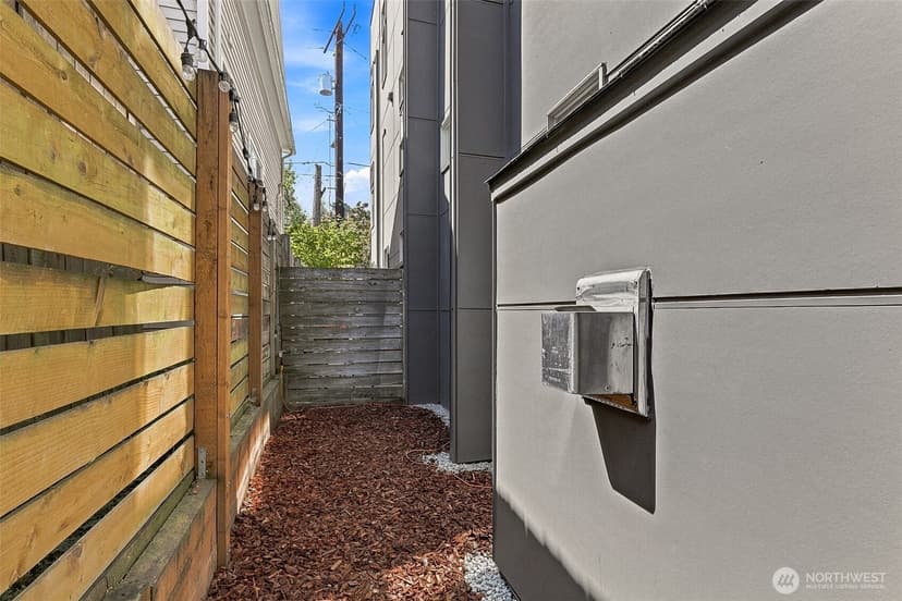 Property photo for 310 21st Avenue #B, Seattle photo 24