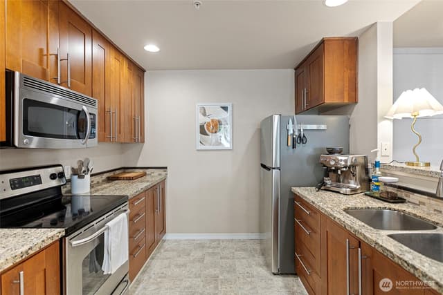 Property photo for 2034 Newport Way NW #11-1, Issaquah photo 5
