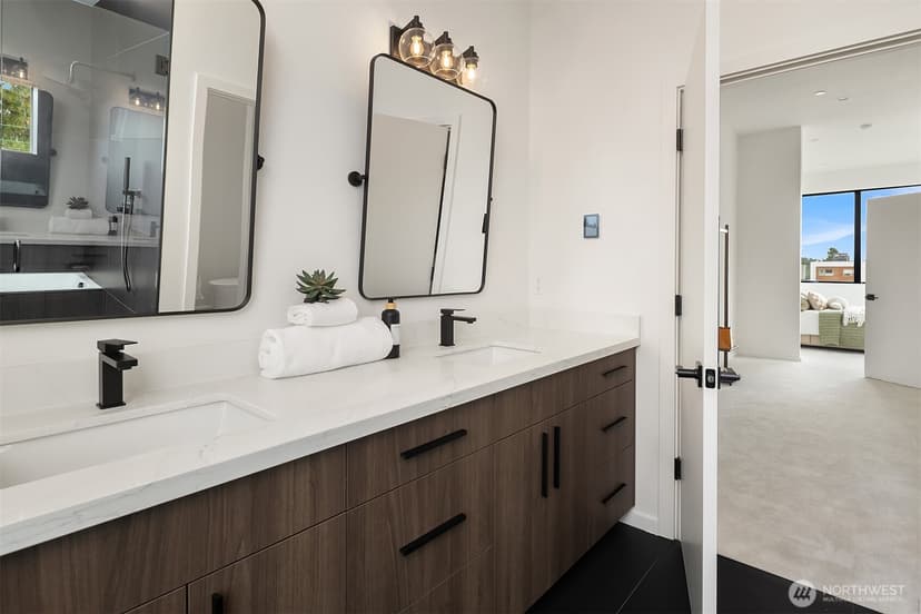 Property photo for 5253 California Avenue SW #B, Seattle photo 28