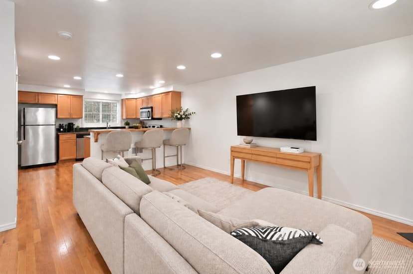Property photo for 8509 Midvale Avenue N #C, Seattle photo 9
