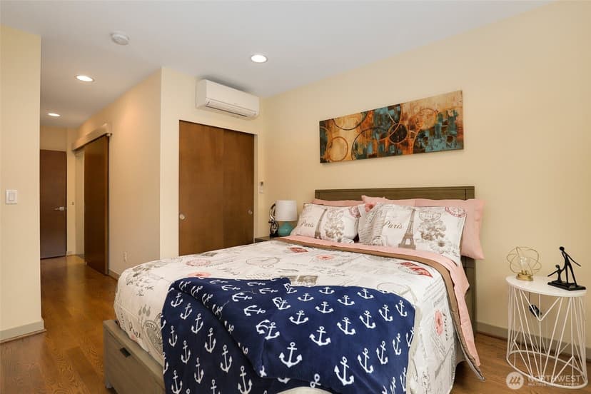 Property photo for 709 15th Avenue #B, Seattle photo 12