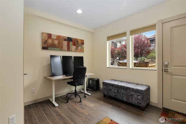 Property photo for 709 15th Avenue #B, Seattle photo 2
