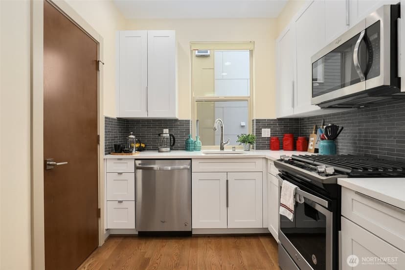 Property photo for 709 15th Avenue #B, Seattle photo 6