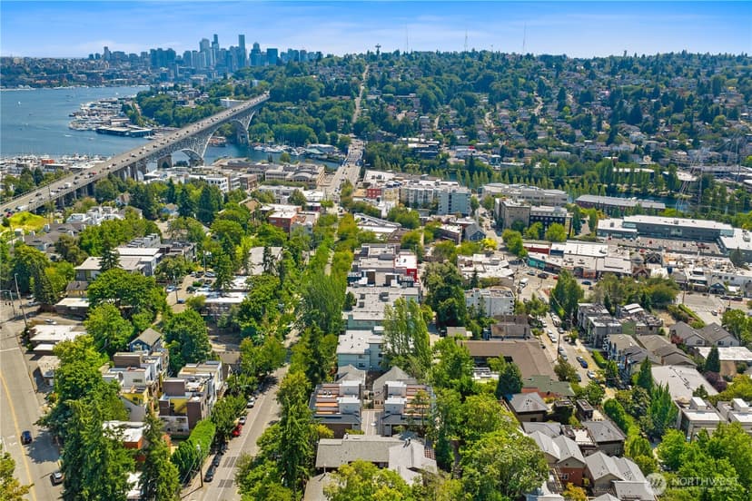 Property photo for 3819 C Fremont Avenue N, Seattle photo 32