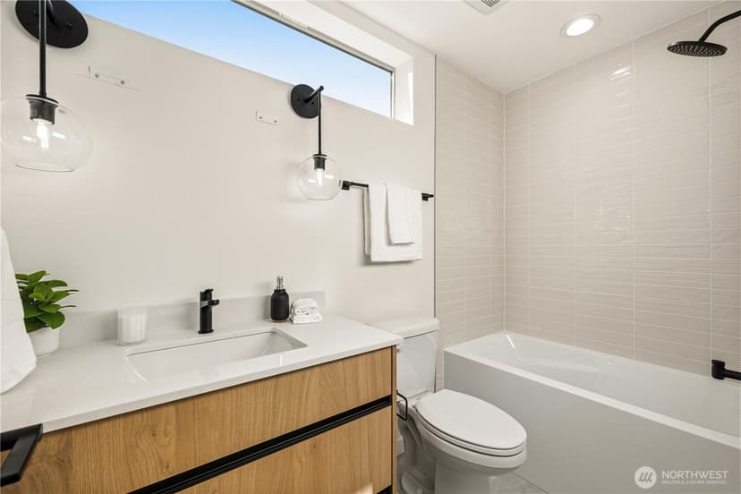 Property photo for 3819 C Fremont Avenue N, Seattle photo 19