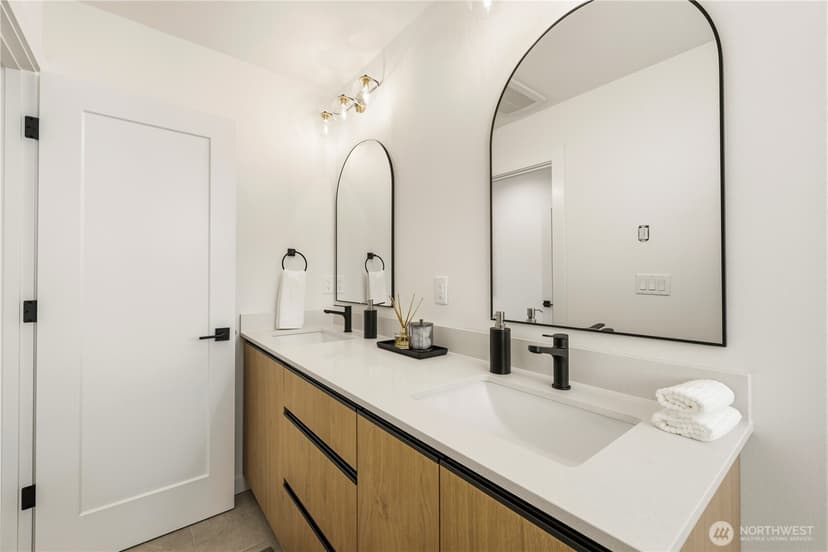 Property photo for 3819 C Fremont Avenue N, Seattle photo 16