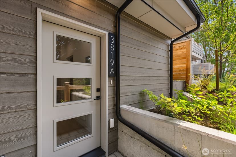 Property photo for 3819 A Fremont Avenue N, Seattle photo 4