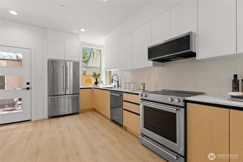 Property photo for 3819 A Fremont Avenue N, Seattle photo 11