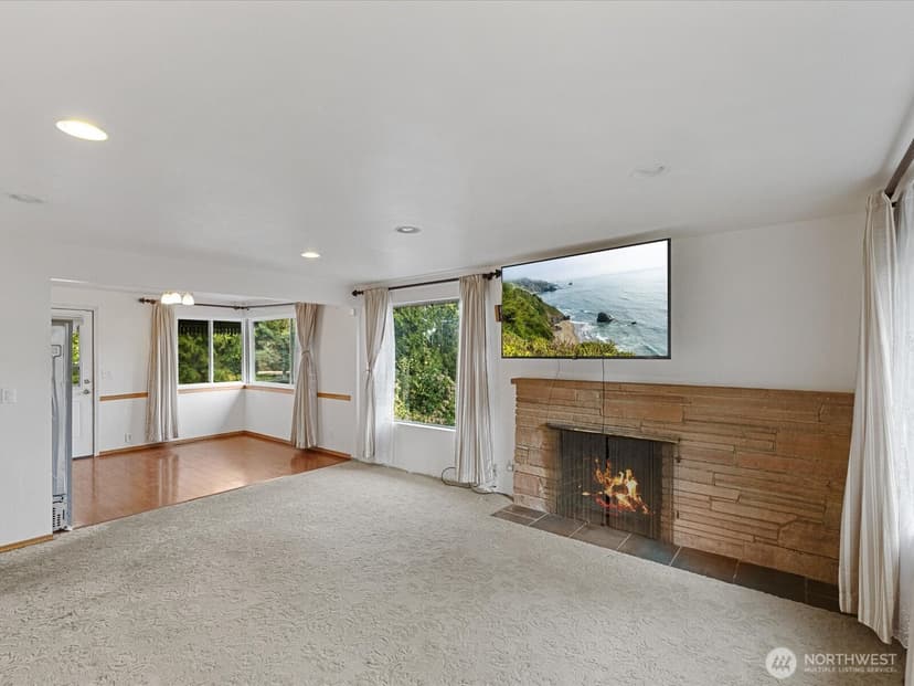 Property photo for 4631 47th Avenue S, Seattle photo 2