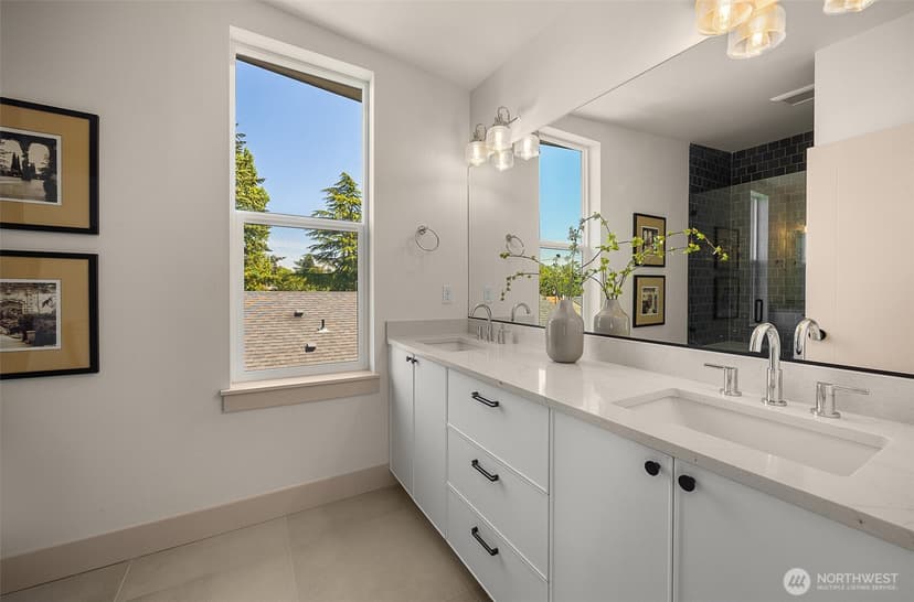 Property photo for 3007 S Dakota St, Seattle photo 13