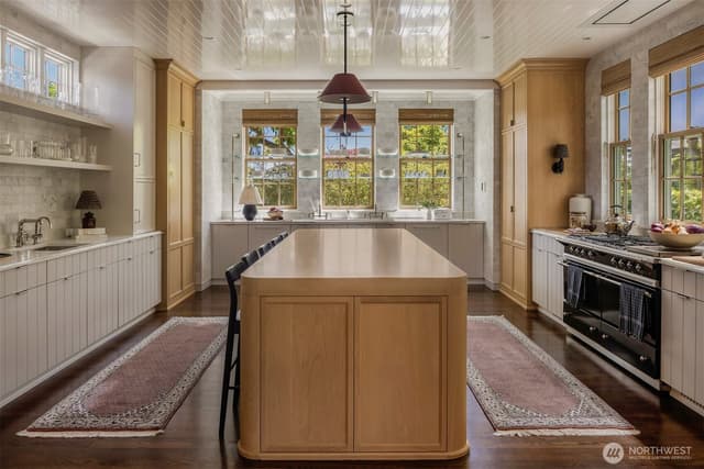 Property photo for 3702 E Prospect Street, Seattle photo 2