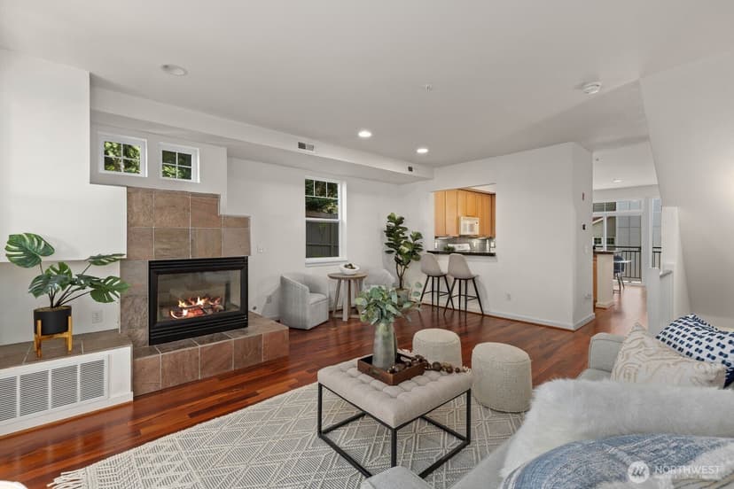 Property photo for 12721 SE 41st Place #214, Bellevue photo 4