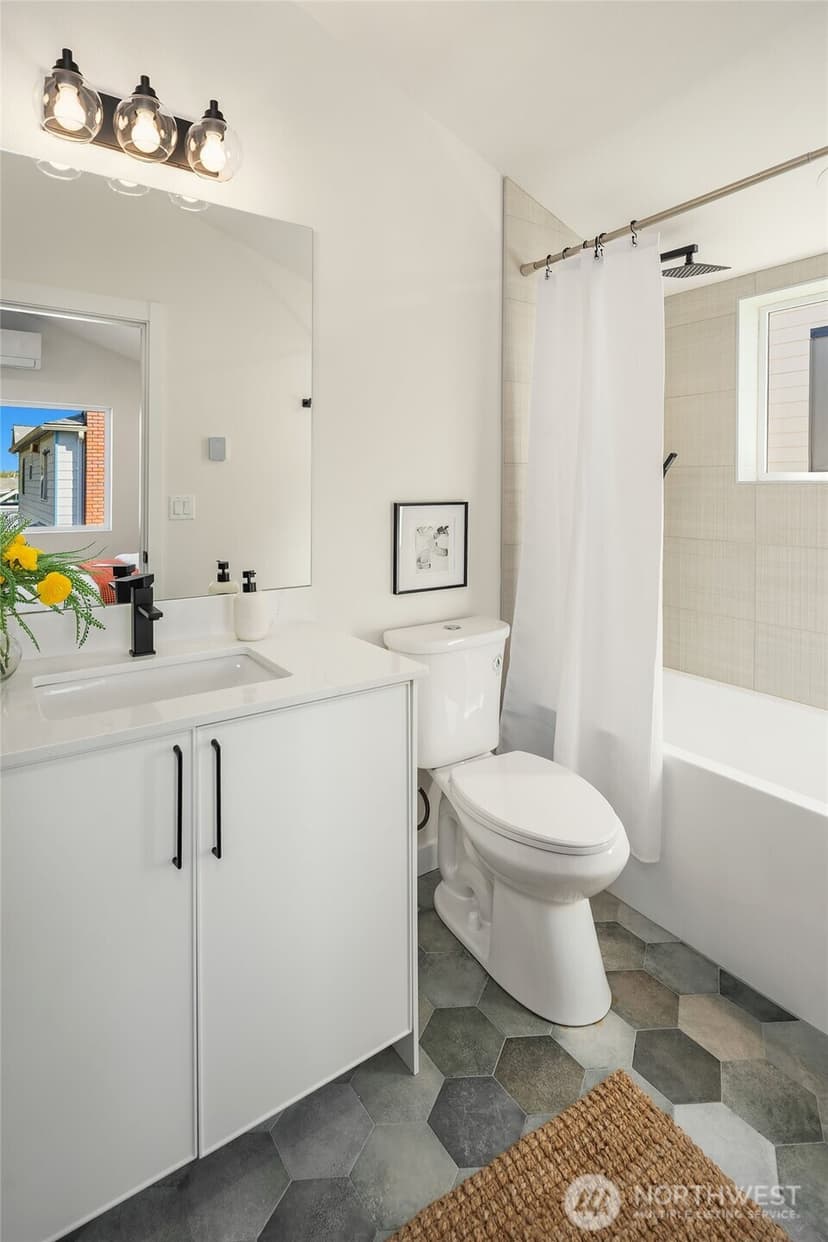 Property photo for 908 29th Avenue, Seattle photo 15