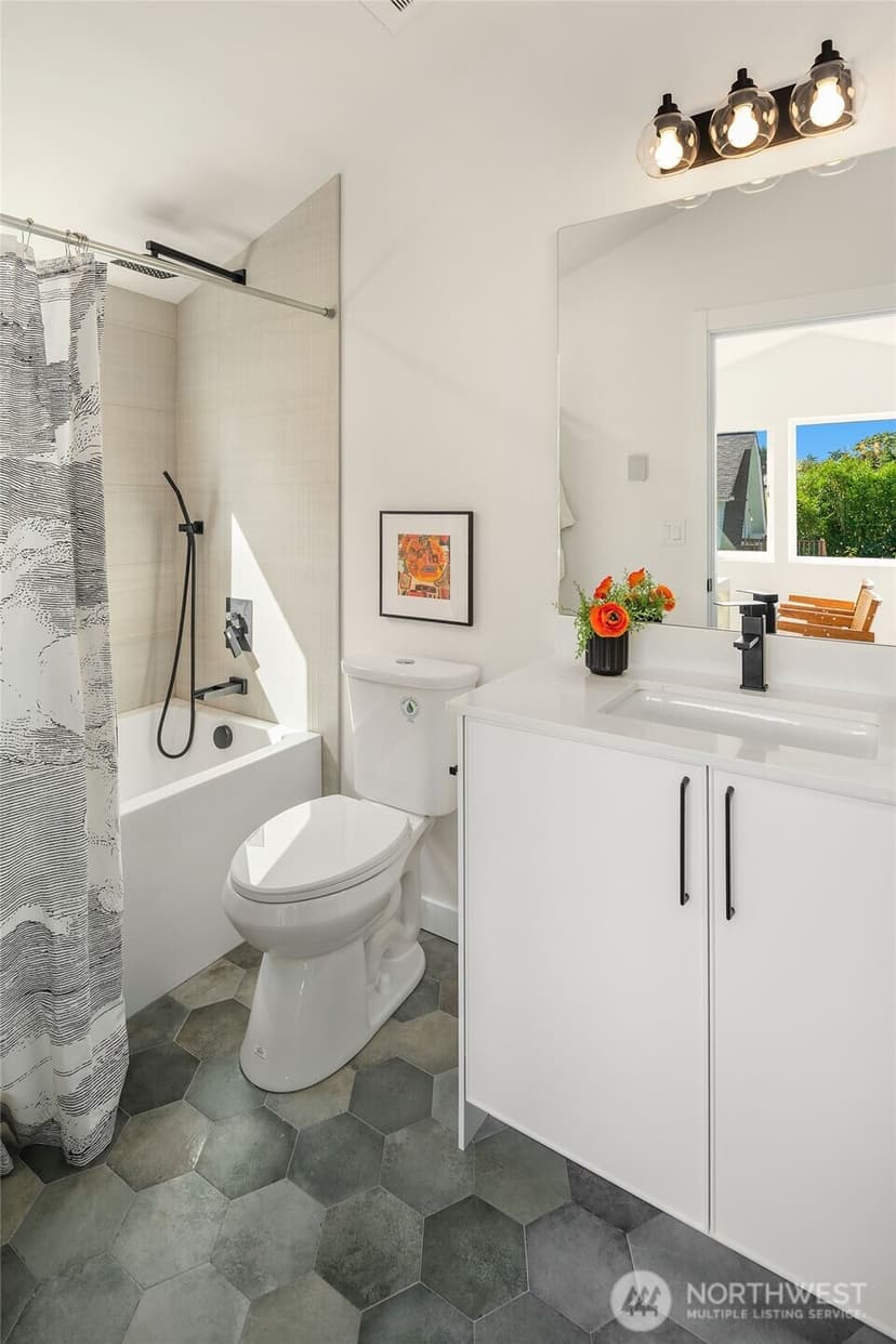 Property photo for 908 29th Avenue, Seattle photo 17