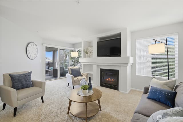 Property photo for 4343 Roosevelt Way NE #404, Seattle photo 5